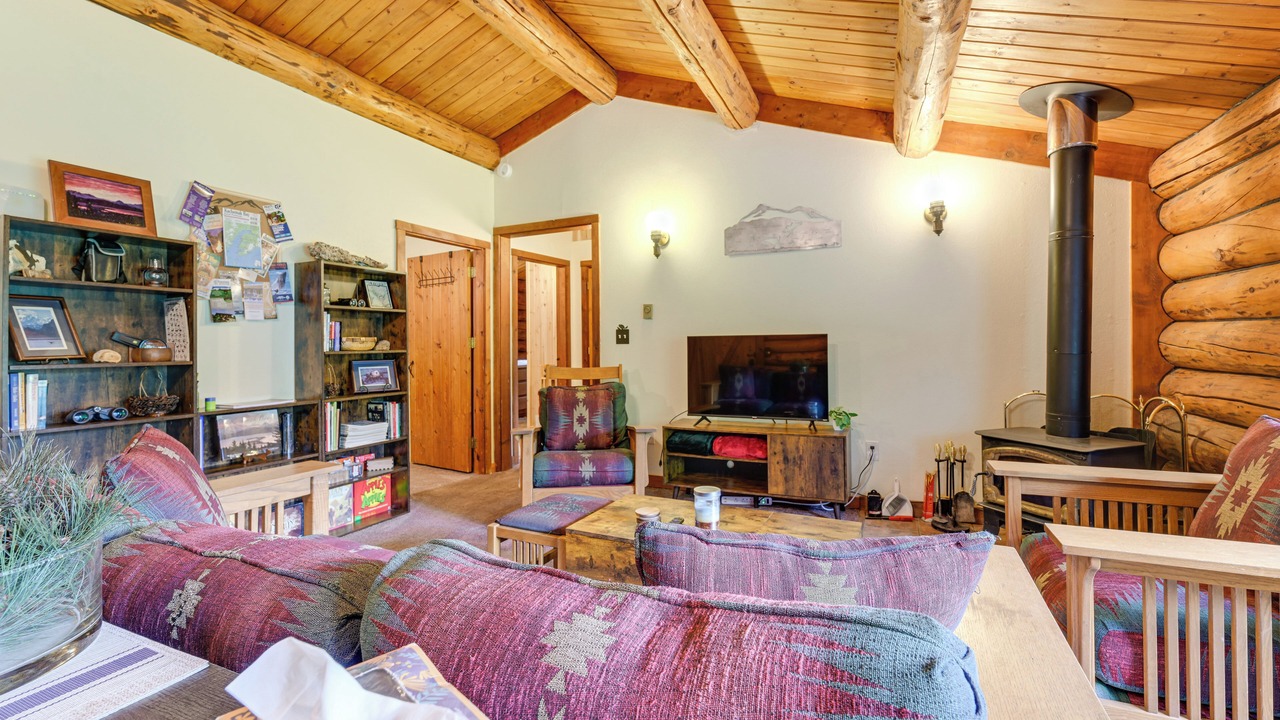 Photo of Livingroom in Diamond Ridge