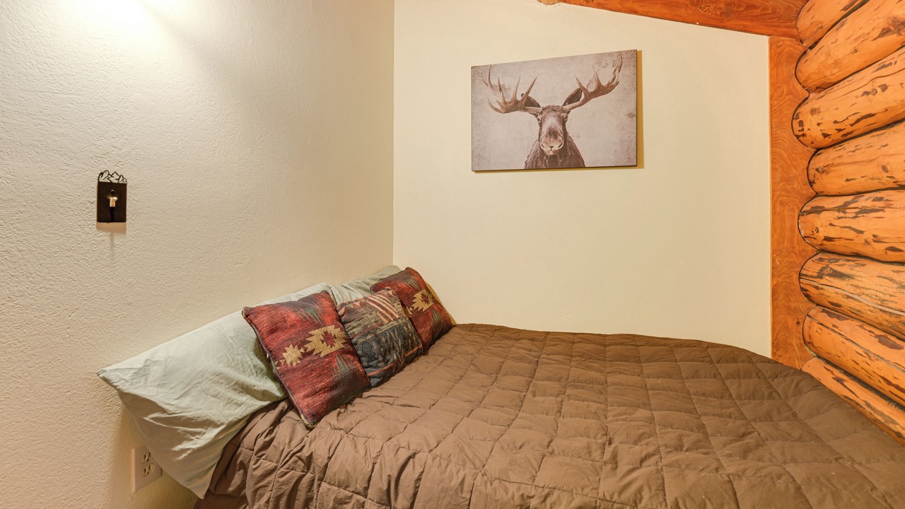Photo of Bedroom in Diamond Ridge
