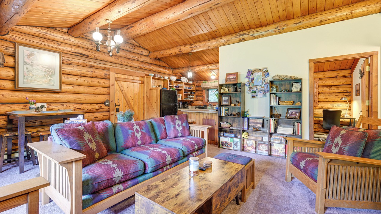 Photo of Livingroom in Diamond Ridge