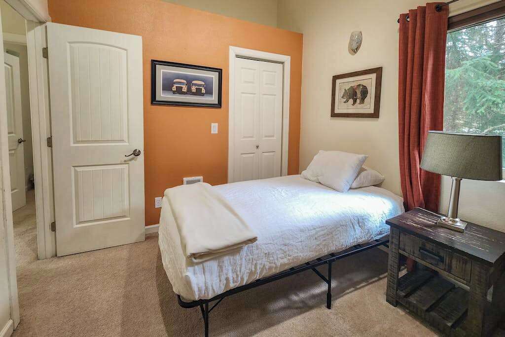 Photo of Bedroom in Girdwood