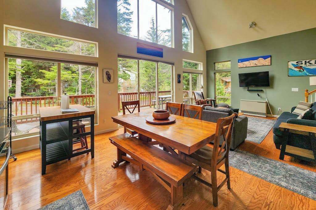 Photo of Livingroom in Girdwood