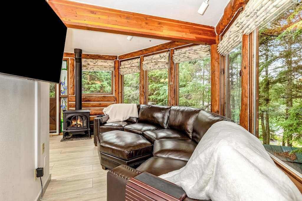 Photo of Livingroom in Girdwood
