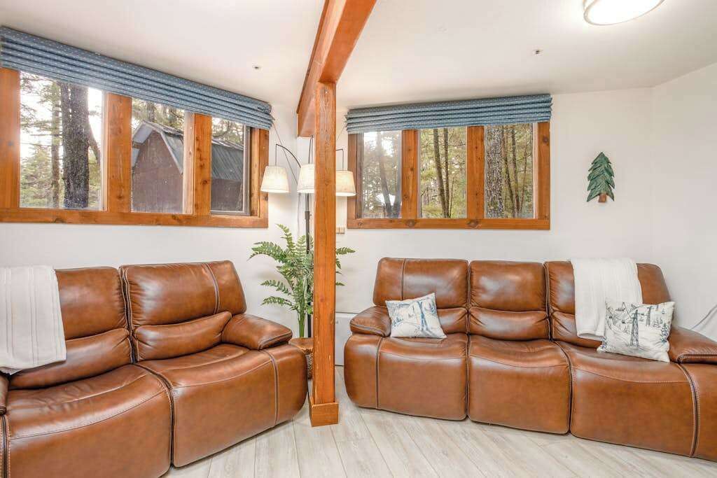 Photo of Livingroom in Girdwood