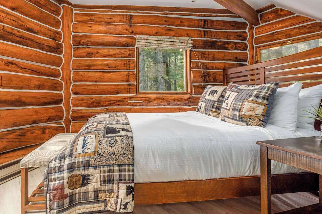 Photo of Bedroom in Girdwood
