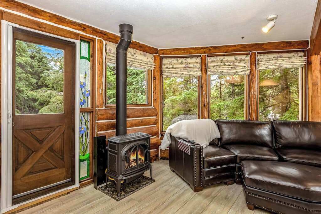 Photo of Livingroom in Girdwood