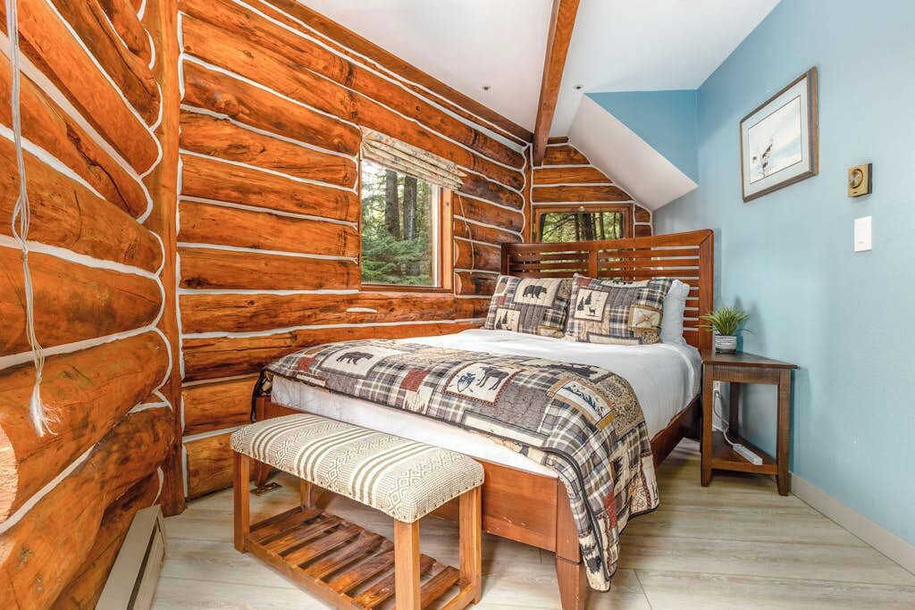 Photo of Bedroom in Girdwood