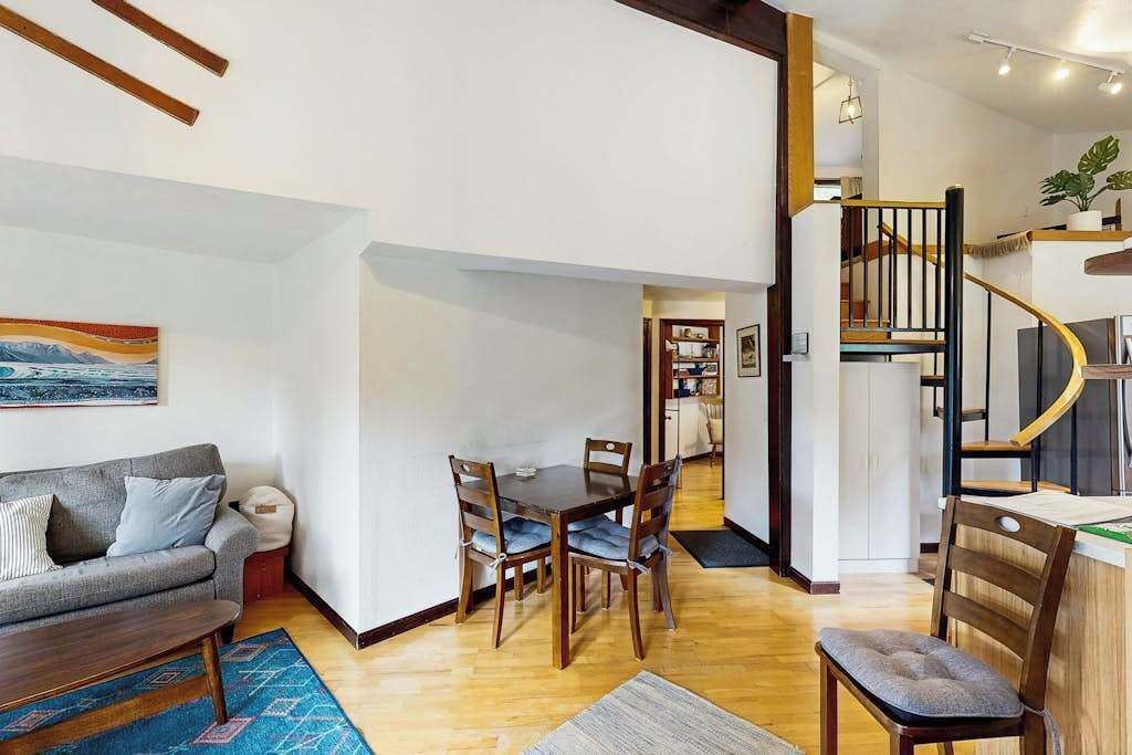 Photo of Livingroom in Girdwood