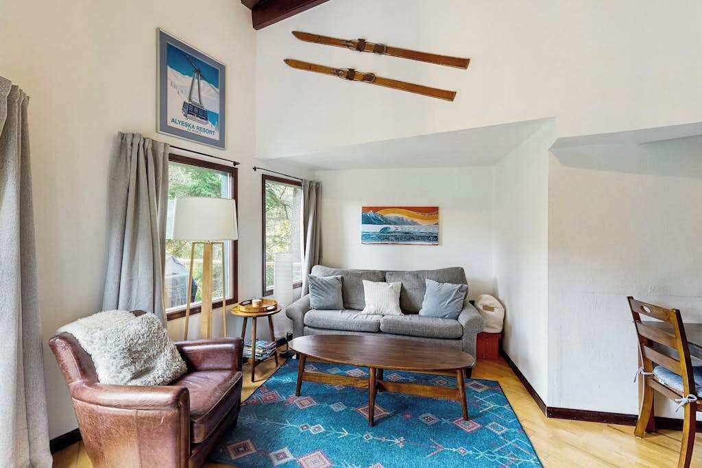 Photo of Livingroom in Girdwood