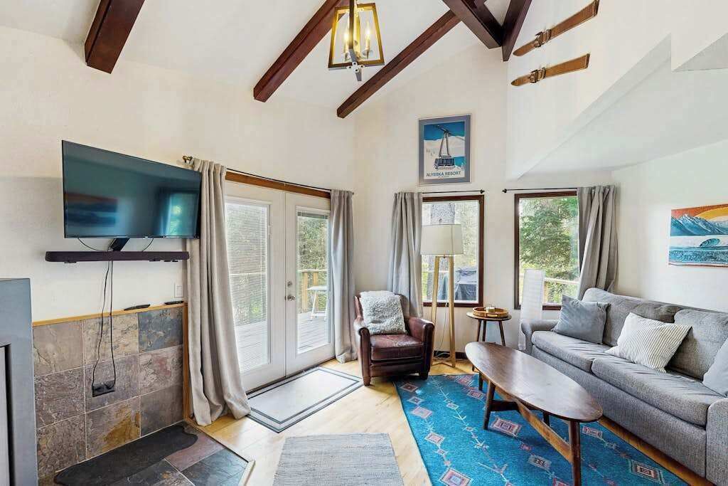 Photo of Livingroom in Girdwood