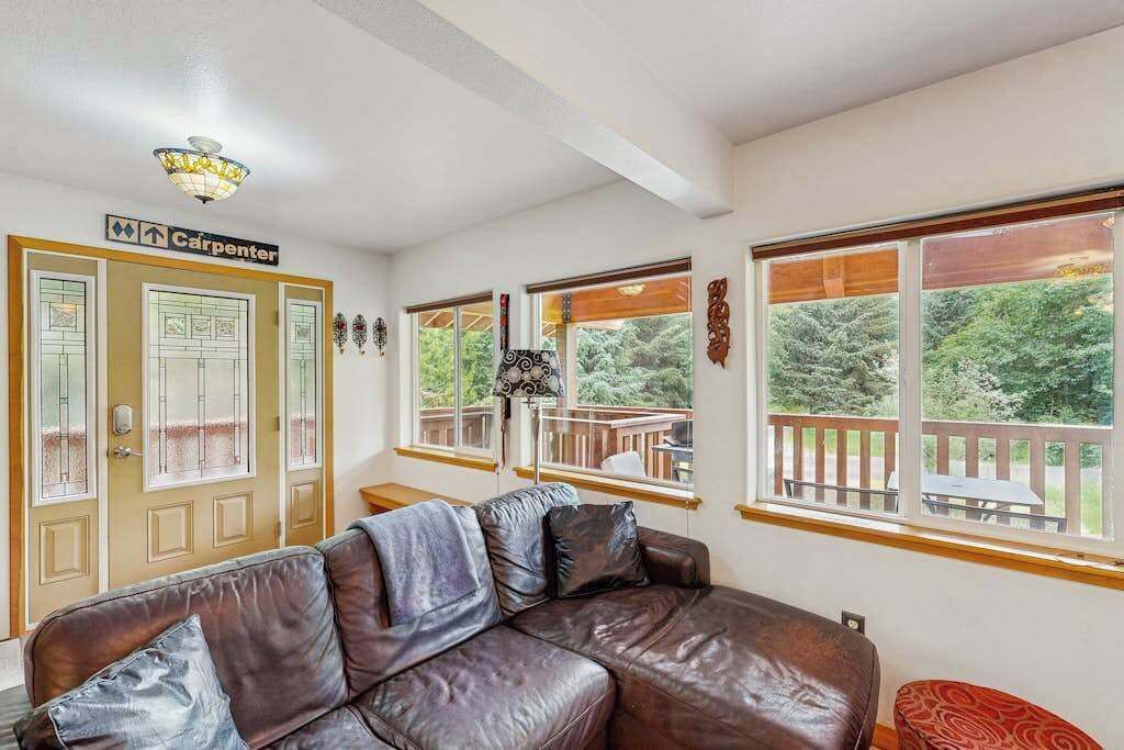 Photo of Livingroom in Girdwood