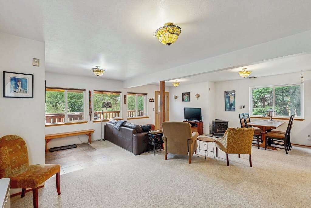 Photo of Livingroom in Girdwood