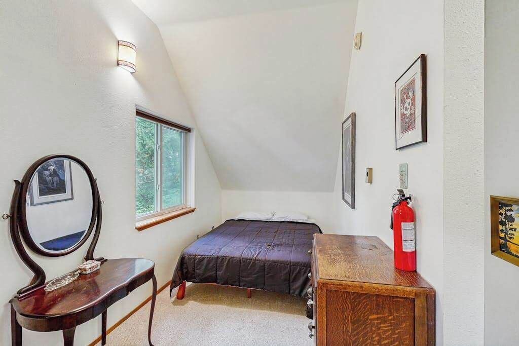 Photo of Bedroom in Girdwood