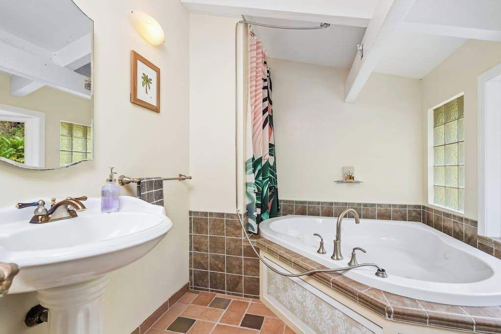 Photo of Bathroom in Hawaii Kai