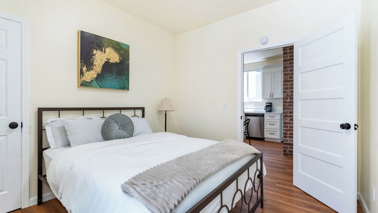 Photo of Bedroom in Uptown Oakland