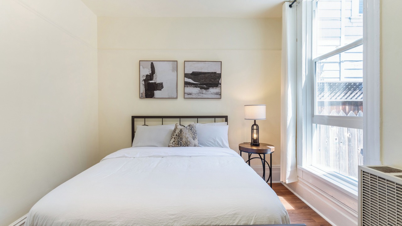 Photo of Bedroom in Uptown Oakland