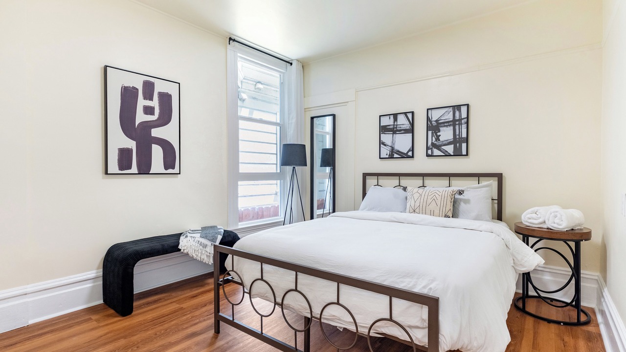 Photo of Bedroom in Uptown Oakland