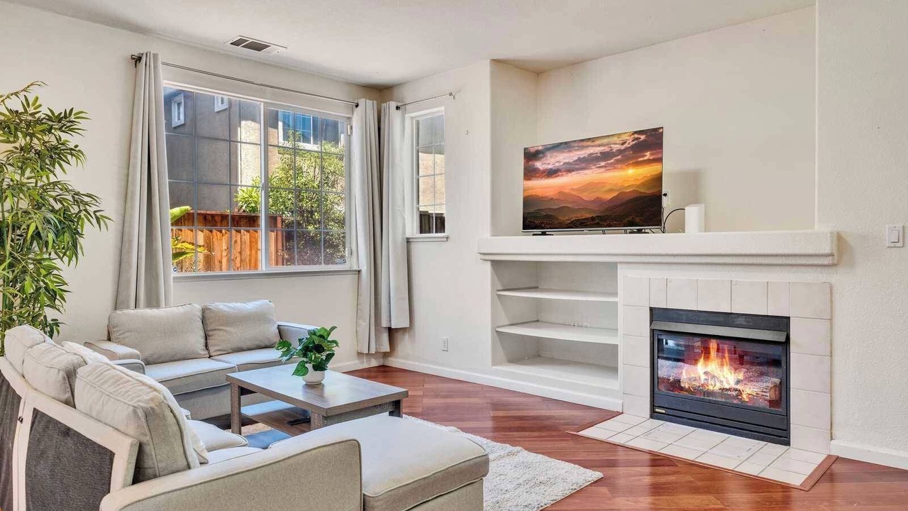 Photo of Livingroom in West Alameda