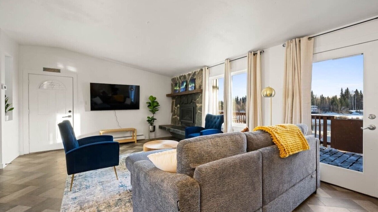 Photo of Livingroom in College
