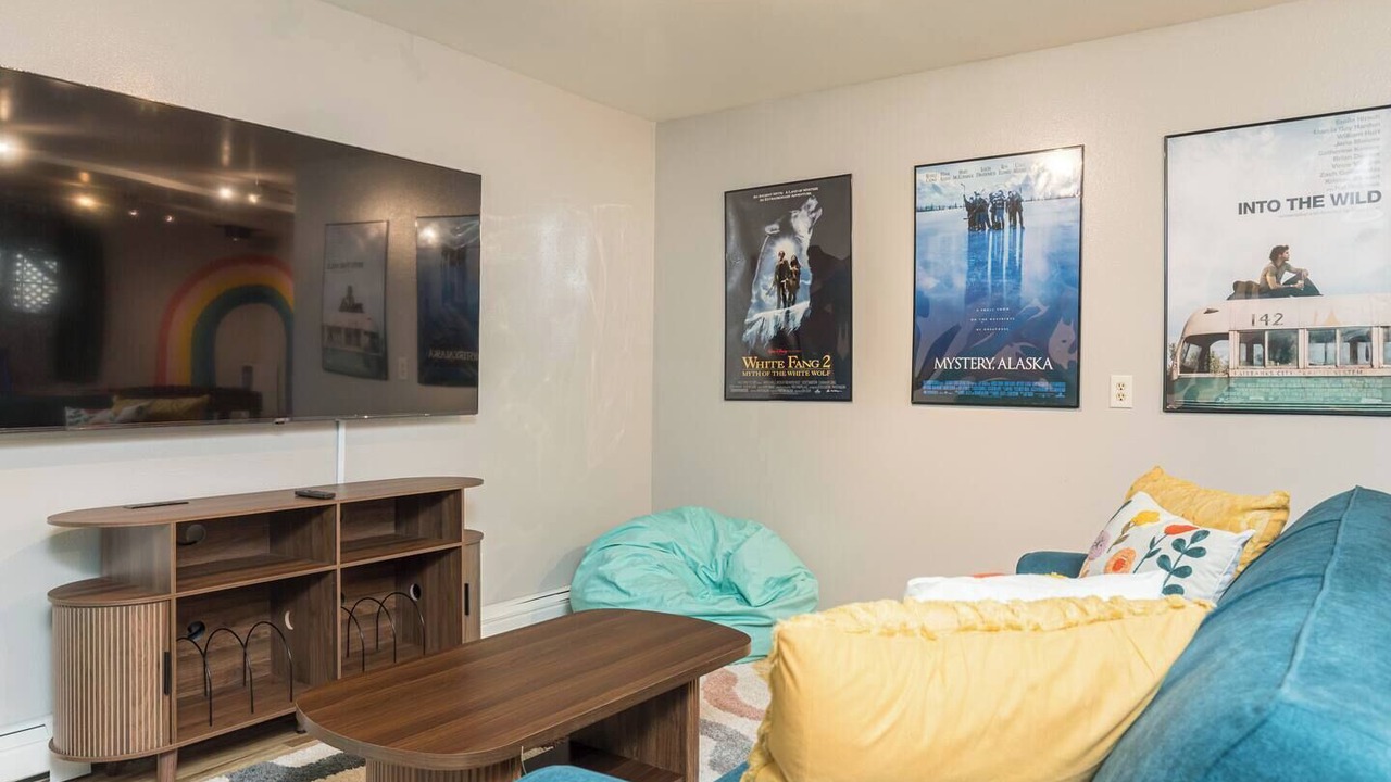 Photo of Livingroom in College