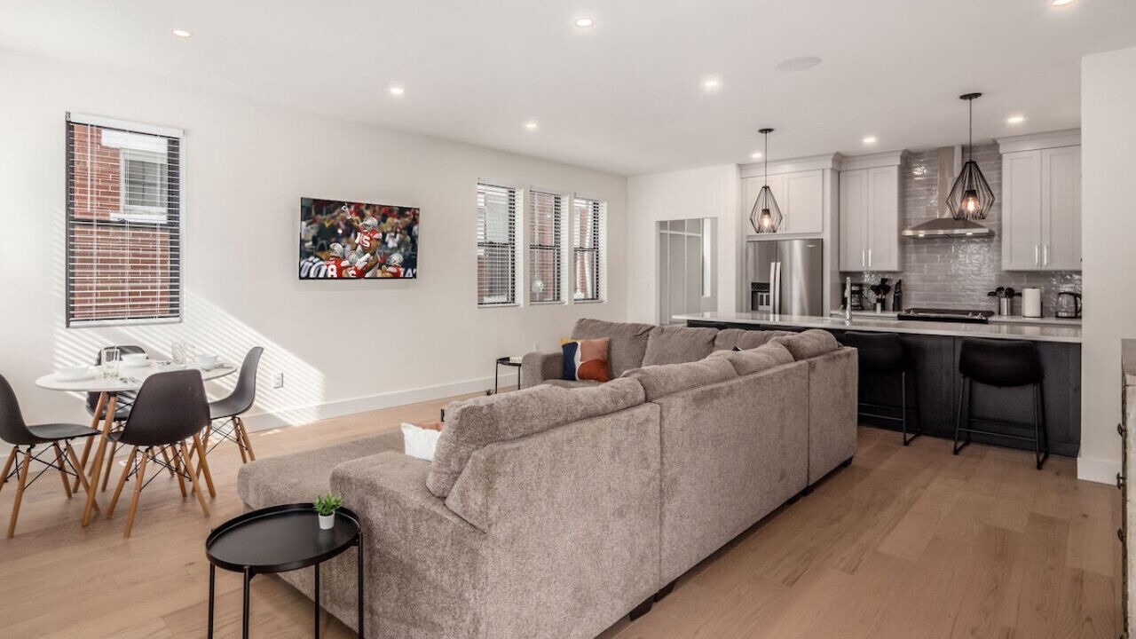 Photo of Livingroom in Near East Columbus