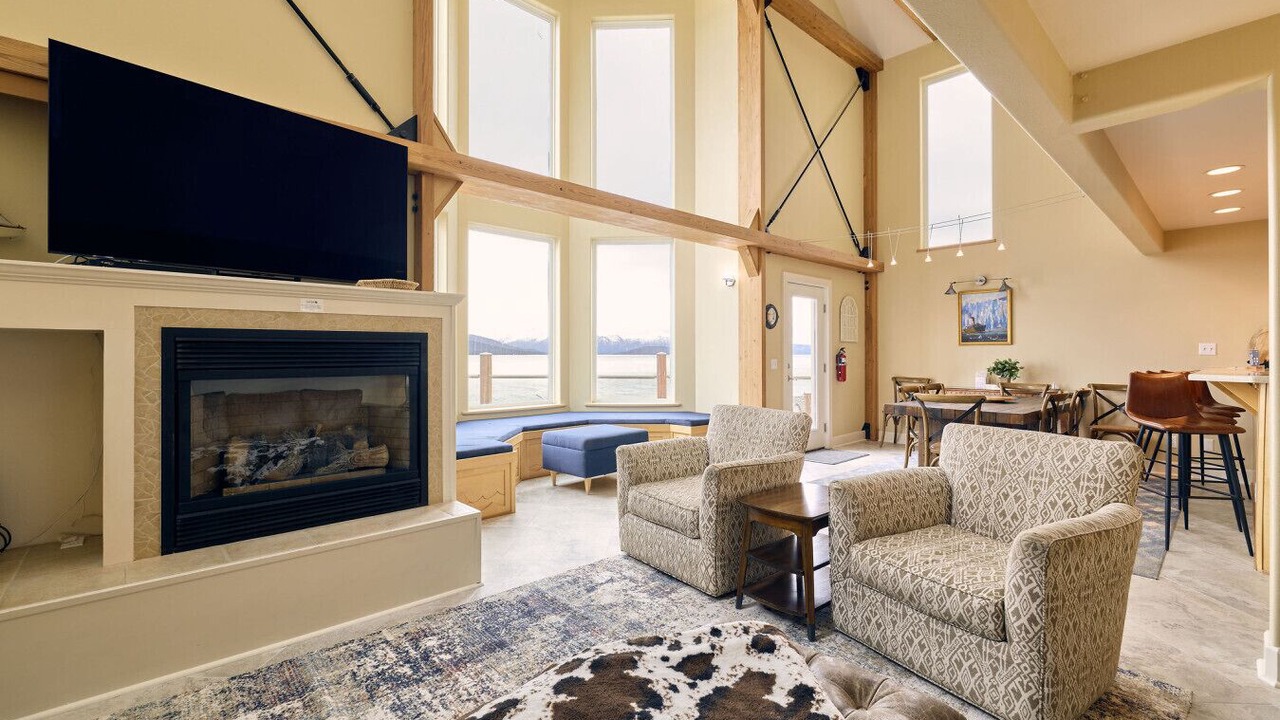 Photo of Livingroom in Homer