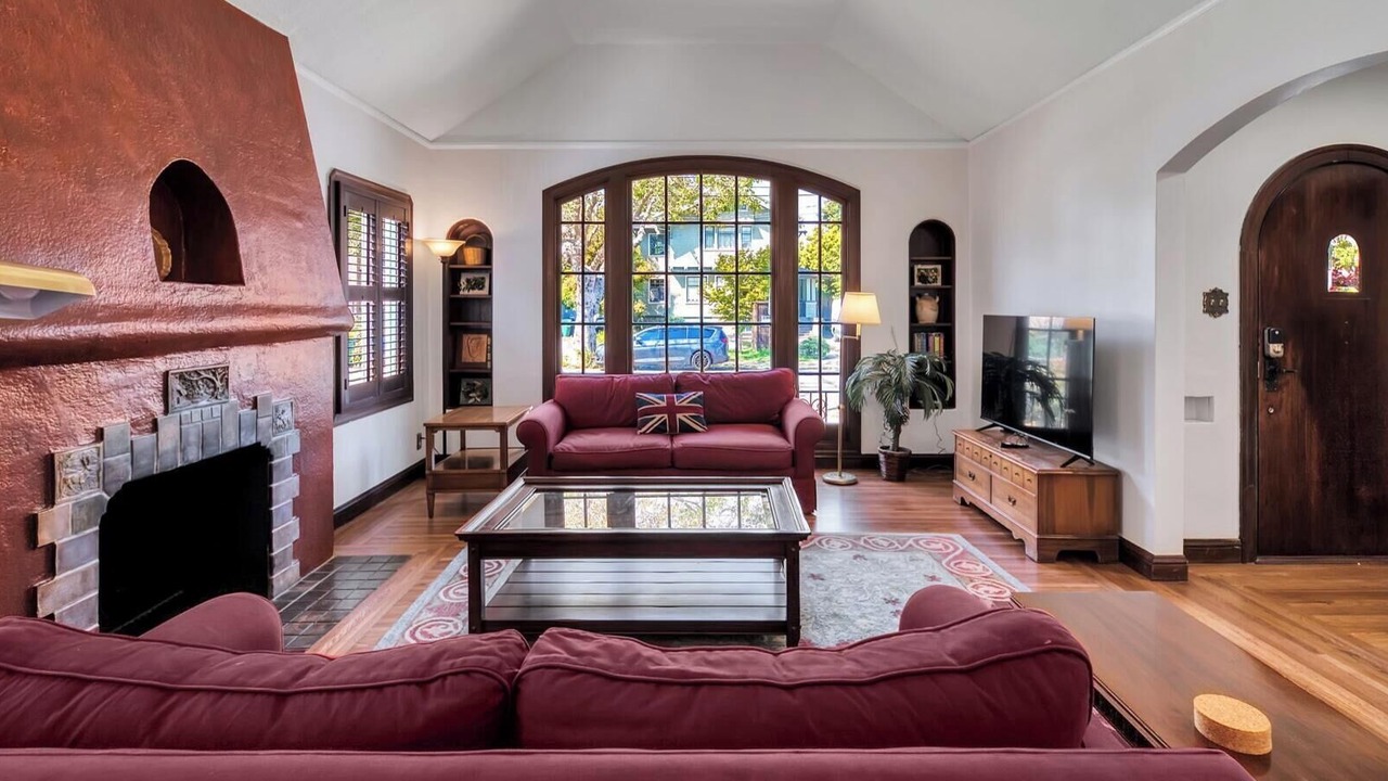Photo of Livingroom in Alameda