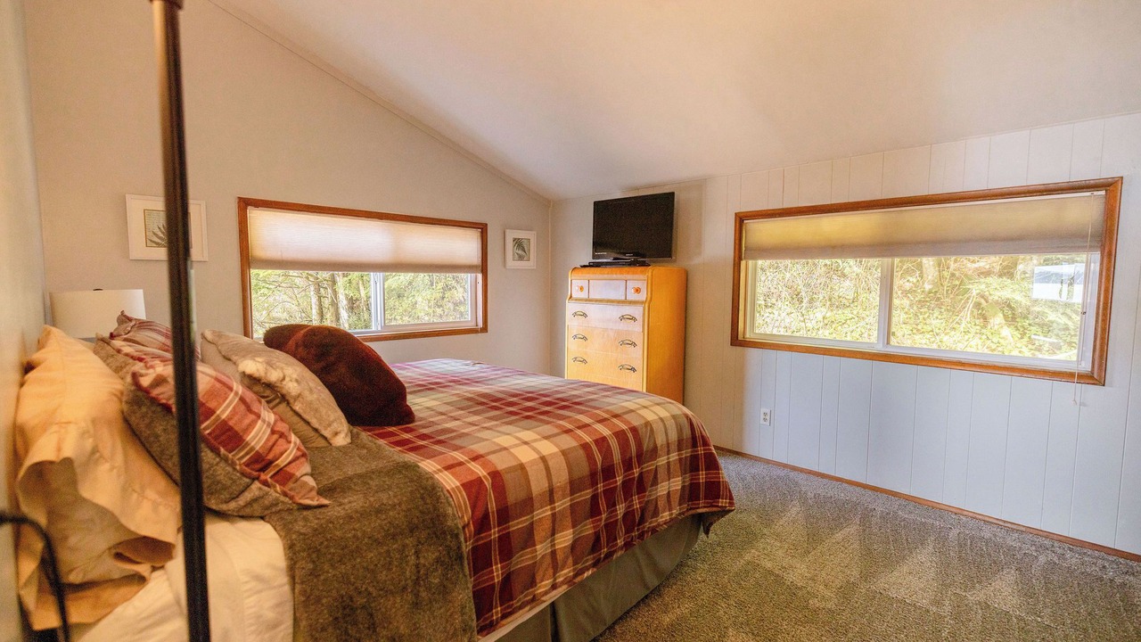 Photo of Bedroom in Sitka
