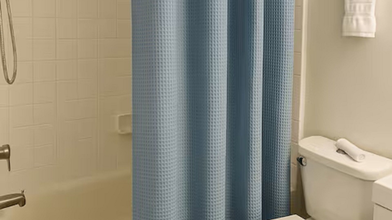 Photo of Bathroom in Scenic Foothills