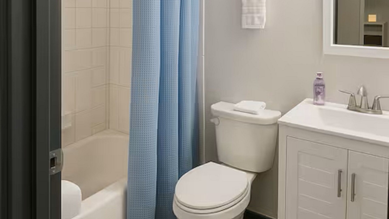 Photo of Bathroom in Scenic Foothills