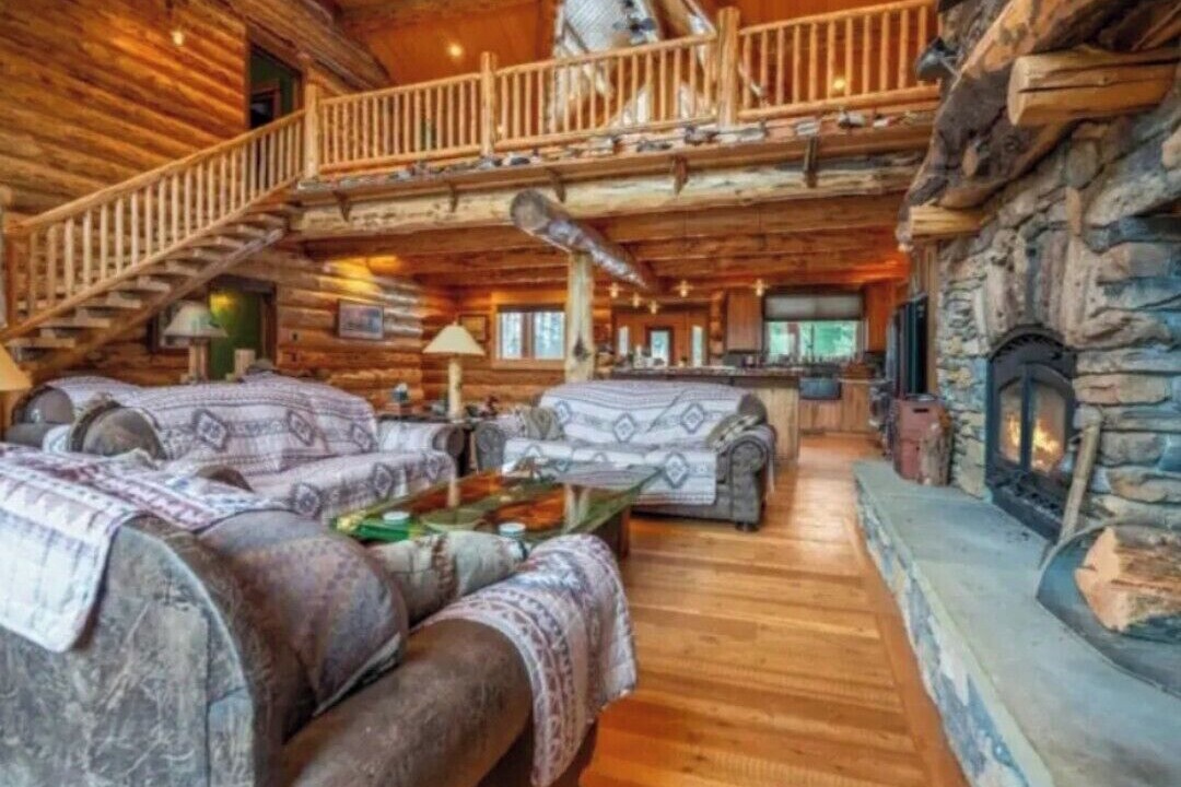 Photo of Livingroom in Iliamna