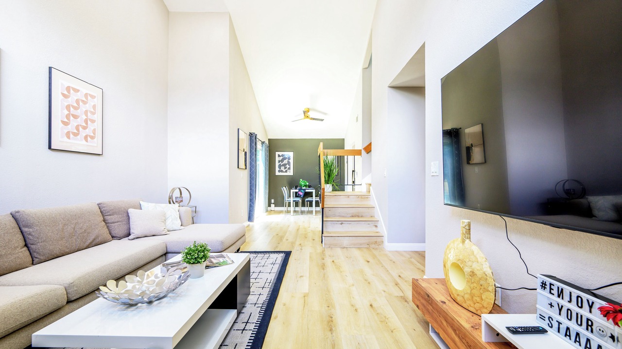 Photo of Livingroom in Cameron Hills