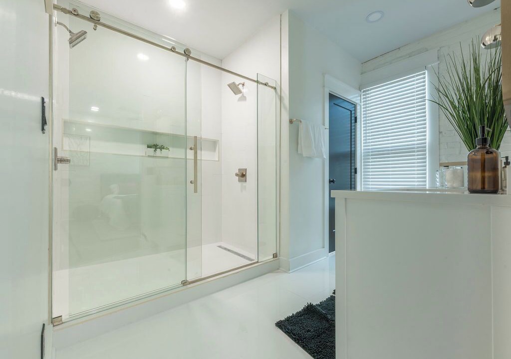 Photo of Bathroom in Livingston Park