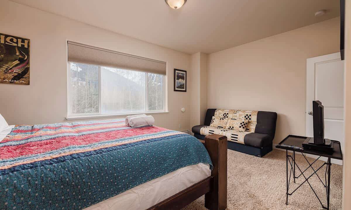 Photo of Bedroom in Alyeska