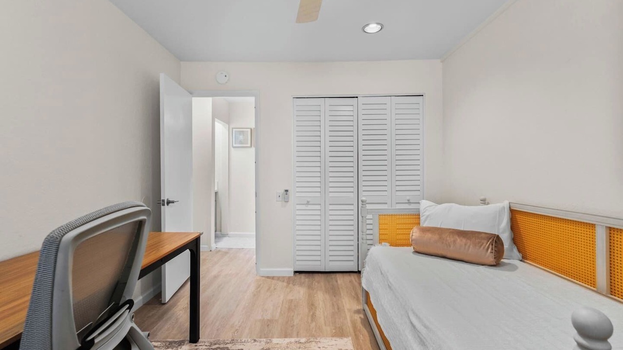 Photo of Bedroom in Portlock