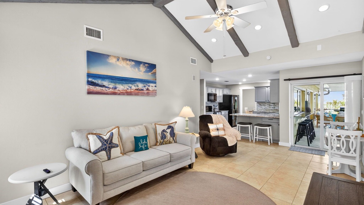 Photo of Livingroom in Eight Lakes