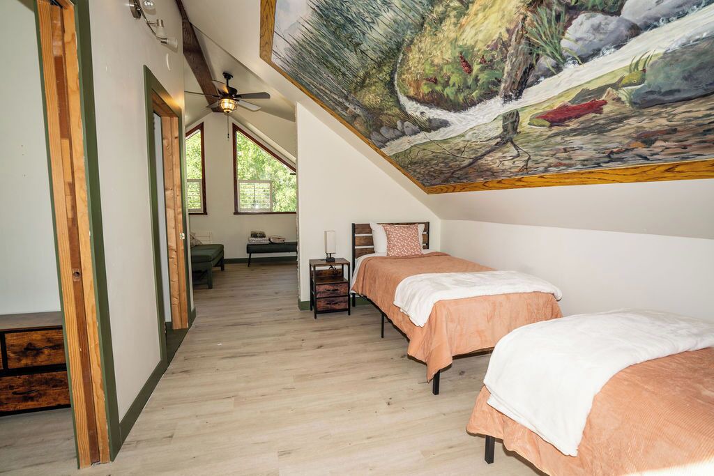 Photo of Bedroom in Talkeetna