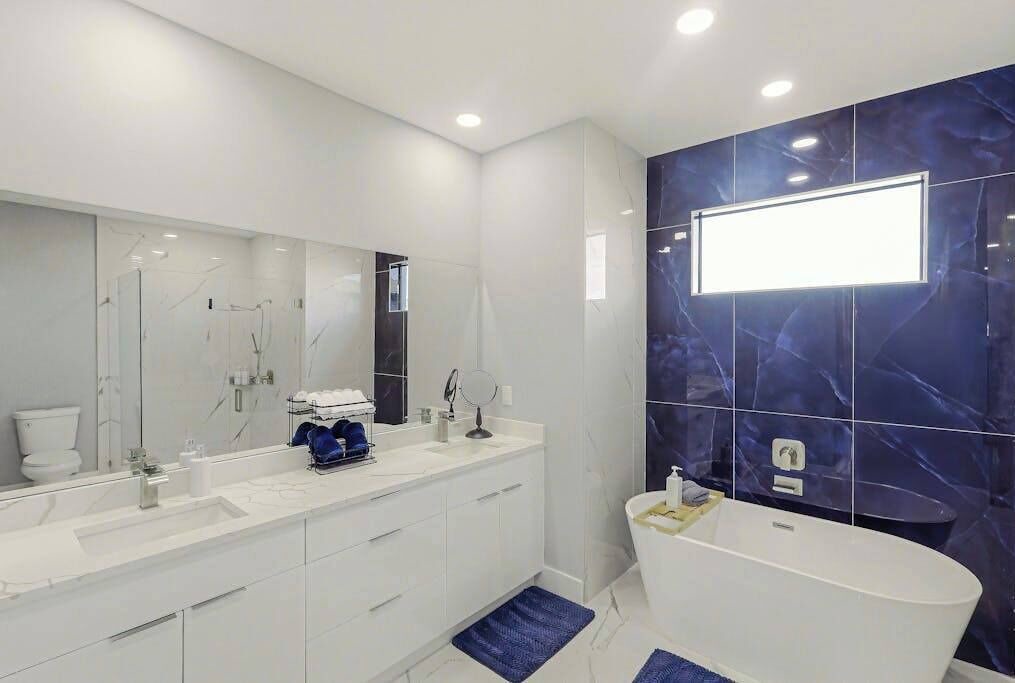 Photo of Bathroom in Trafalgar