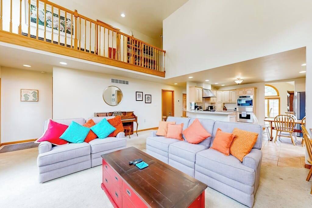 Photo of Livingroom in Country Club Estates