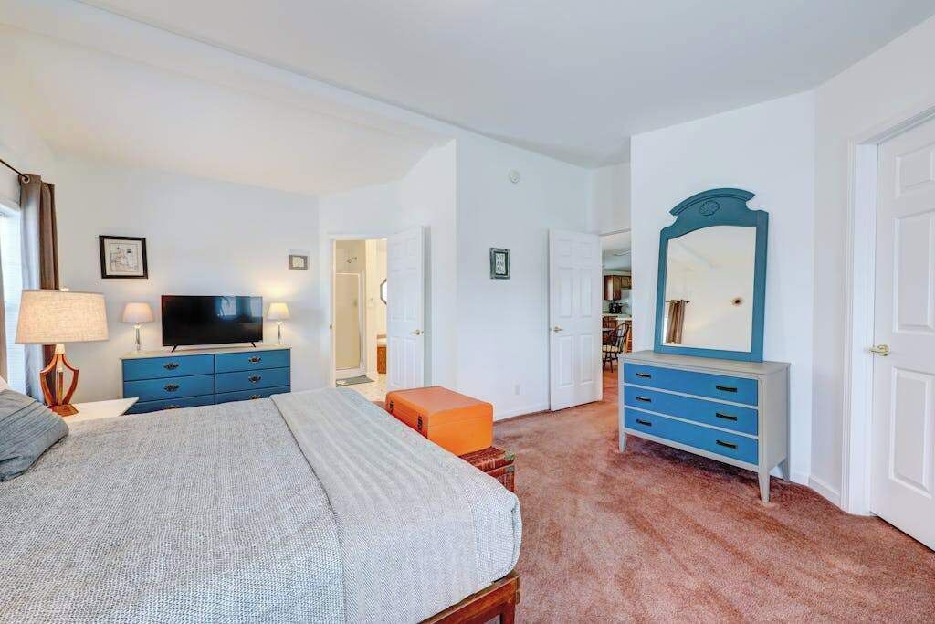 Photo of Bedroom in Country Club Estates