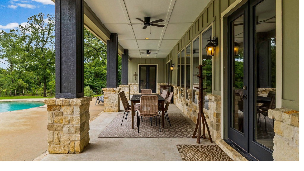 Photo of Outdoor in Madisonville