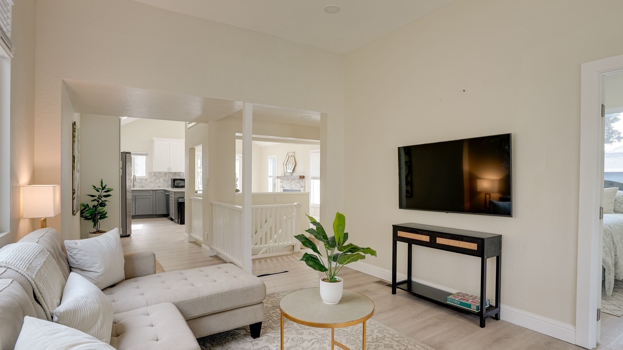 Photo of Livingroom in Longfellow