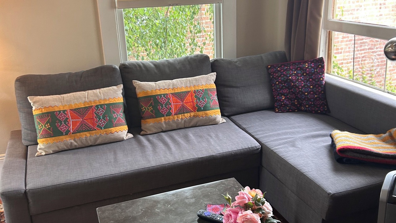 Photo of Livingroom in Piedmont Avenue