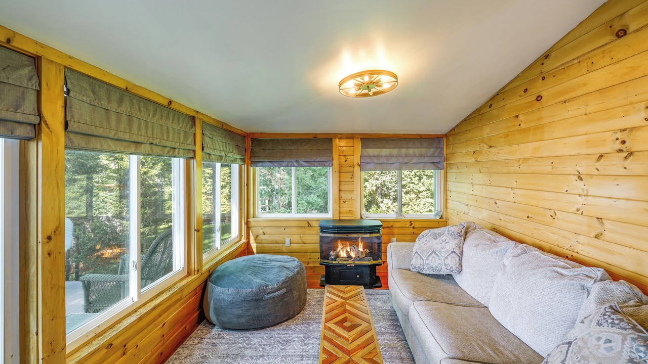 Photo of Livingroom in Newport