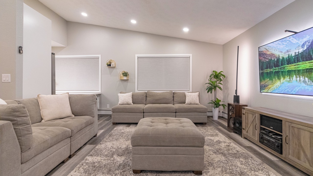 Photo of Livingroom in Taku - Campbell