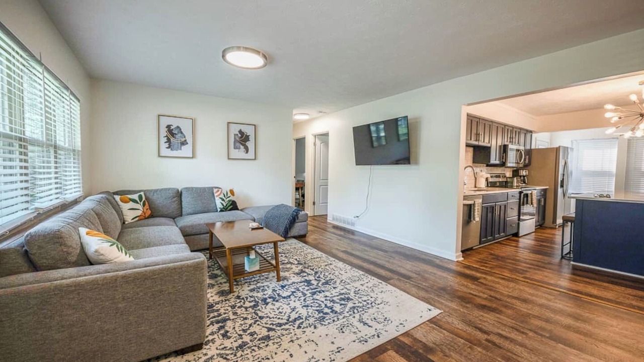 Photo of Livingroom in Grove City