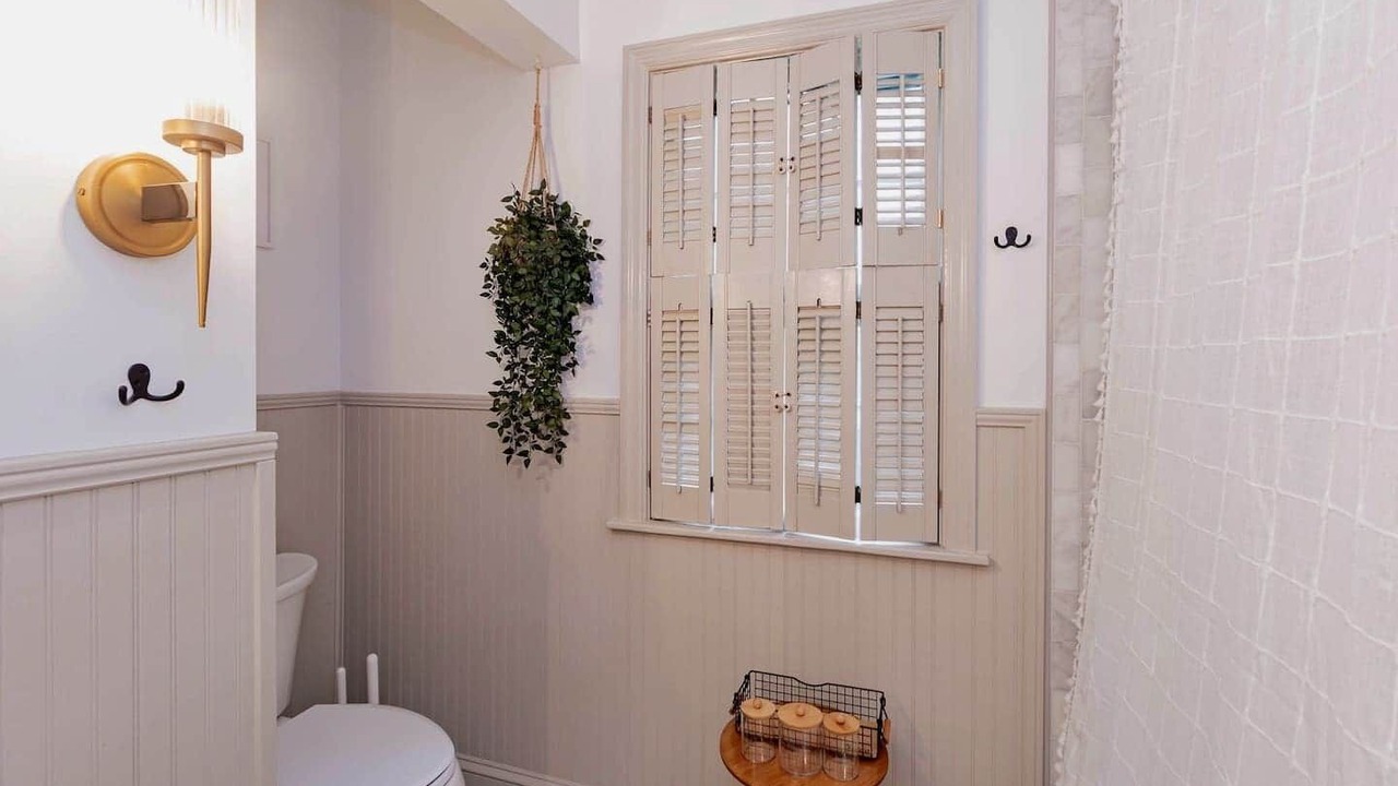Photo of Bathroom in Jefferson Park
