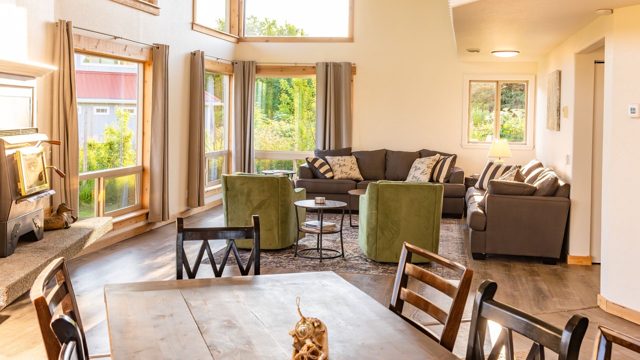 Photo of Livingroom in Homer