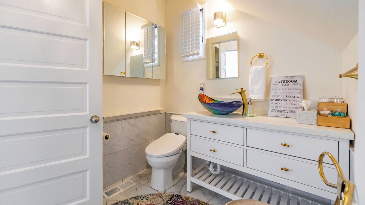 Photo of Bathroom in Piedmont Avenue