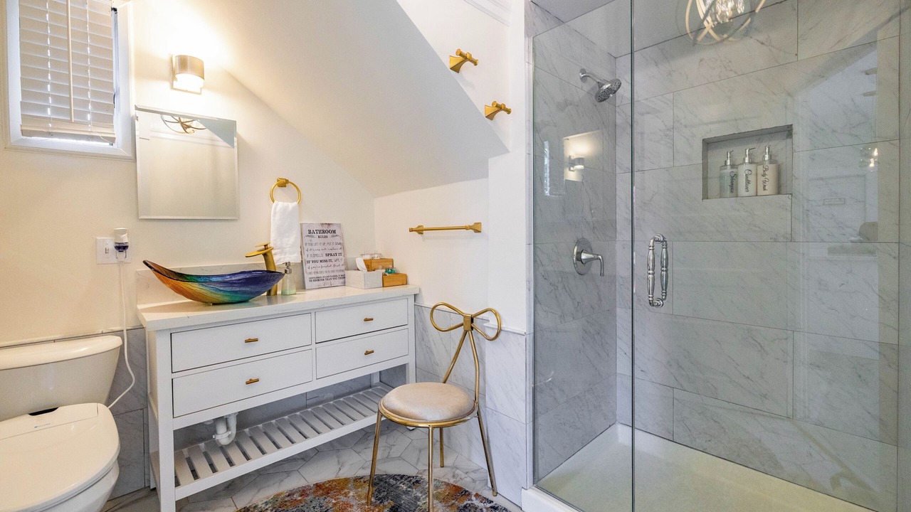 Photo of Bathroom in Piedmont Avenue