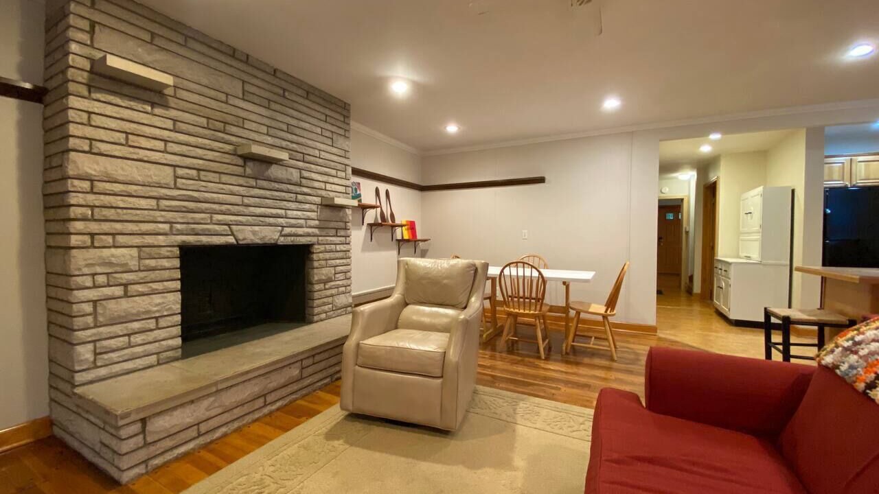 Photo of Livingroom in Clintonville